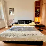 Cozy 2-Room-Apartment On Zoo Park In District 2