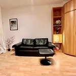 Cozy 2-Room-Apartment On Zoo Park In District 2