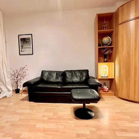 Cozy 2-room-apartment On Zoo Park In District 2 Apartment *
