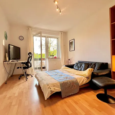 Cozy 2-room-apartment On Zoo Park In District 2 Apartment *