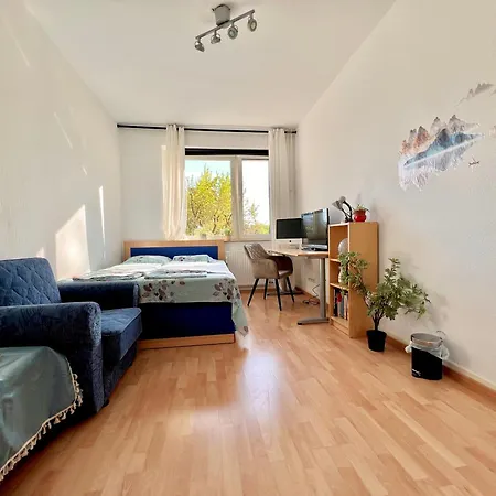 Cozy 2-room-apartment On Zoo Park In District 2 Apartment *
